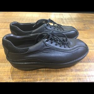 MBT Men’s Ajabu Black Oxfords size 9-9.5 US